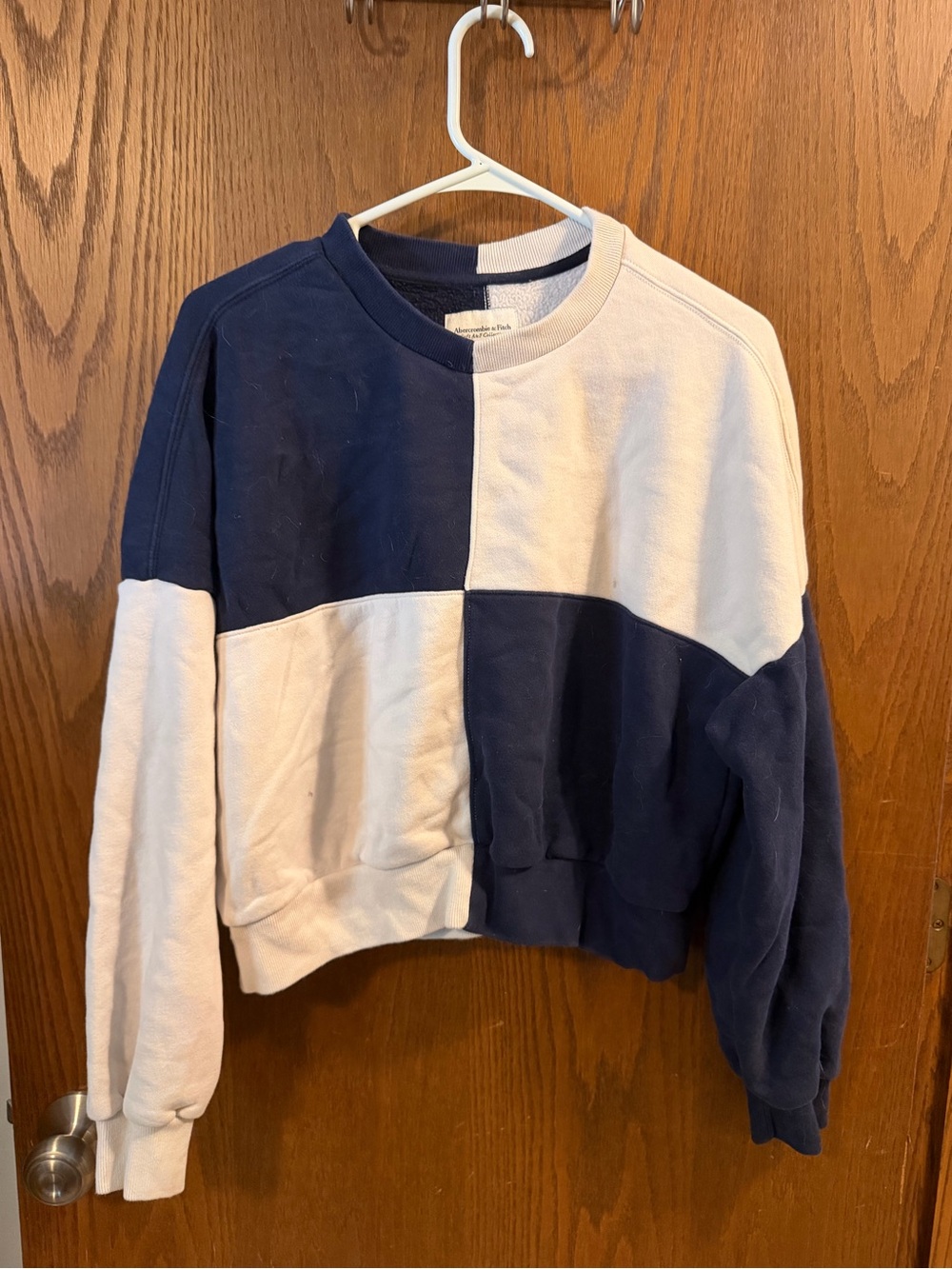 A&F Checkered Navy and Cream Women's Crewneck Sweatshirt